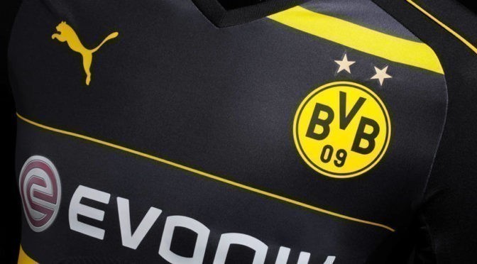 Le BVB présente son nouveau maillot extérieur